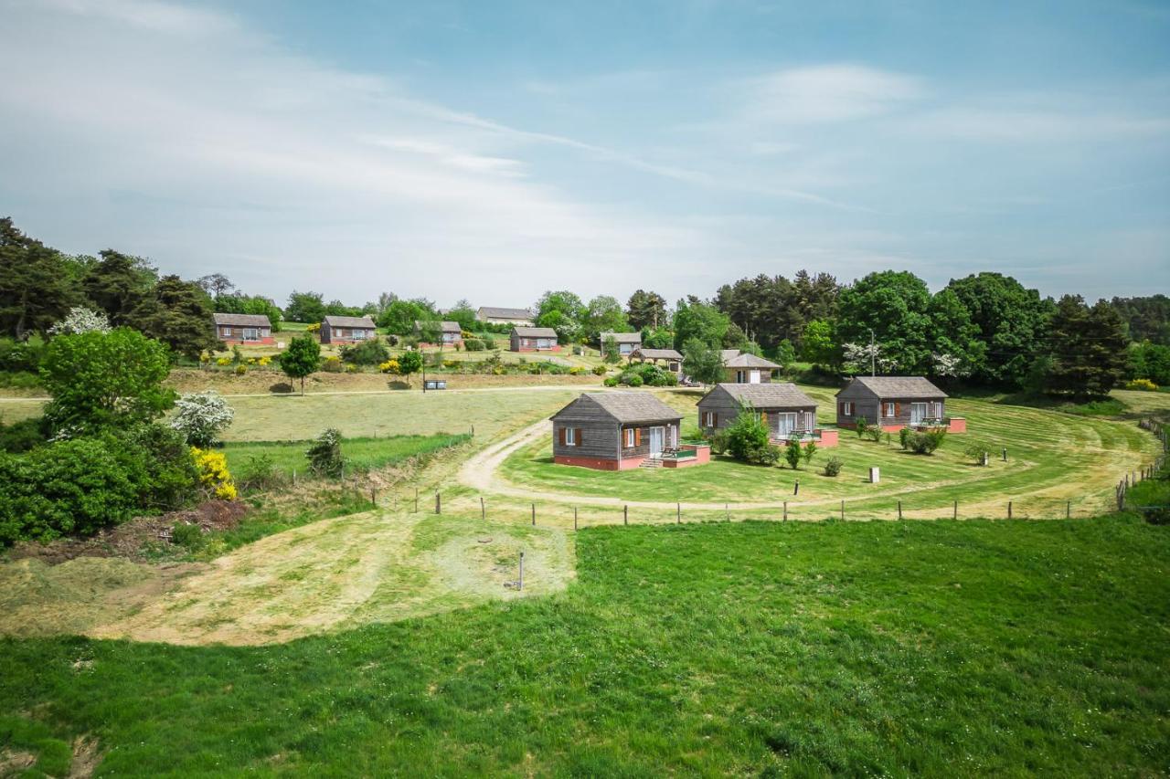 Les Chalets De La Vallee Du Bes Albaret-le-Comtal Exterior photo